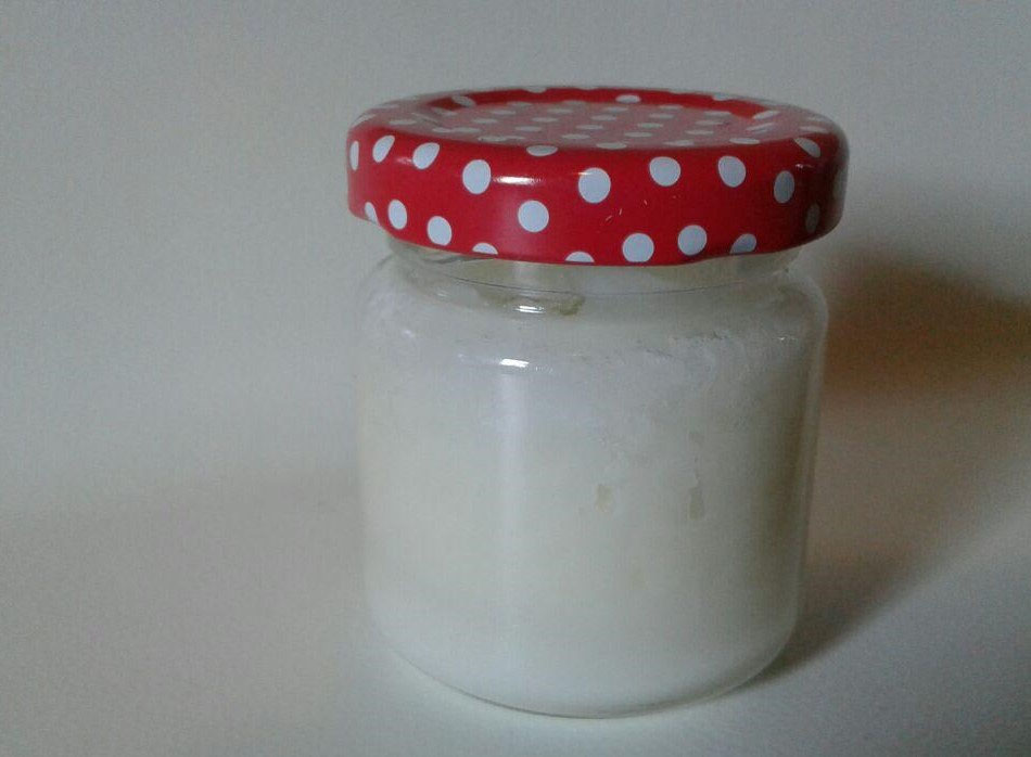 Selbstgemachtes Deo in kleinen Gläsern